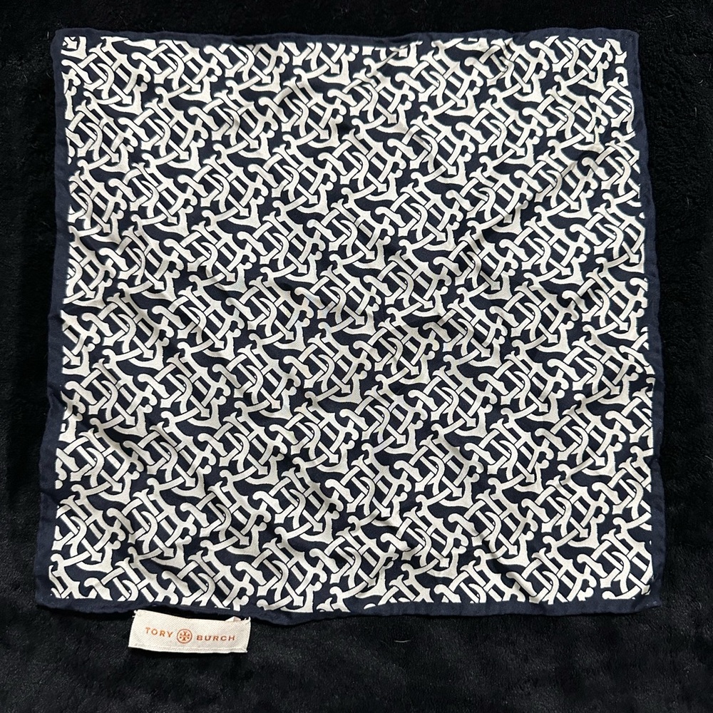 Tory Burch Neck scarf